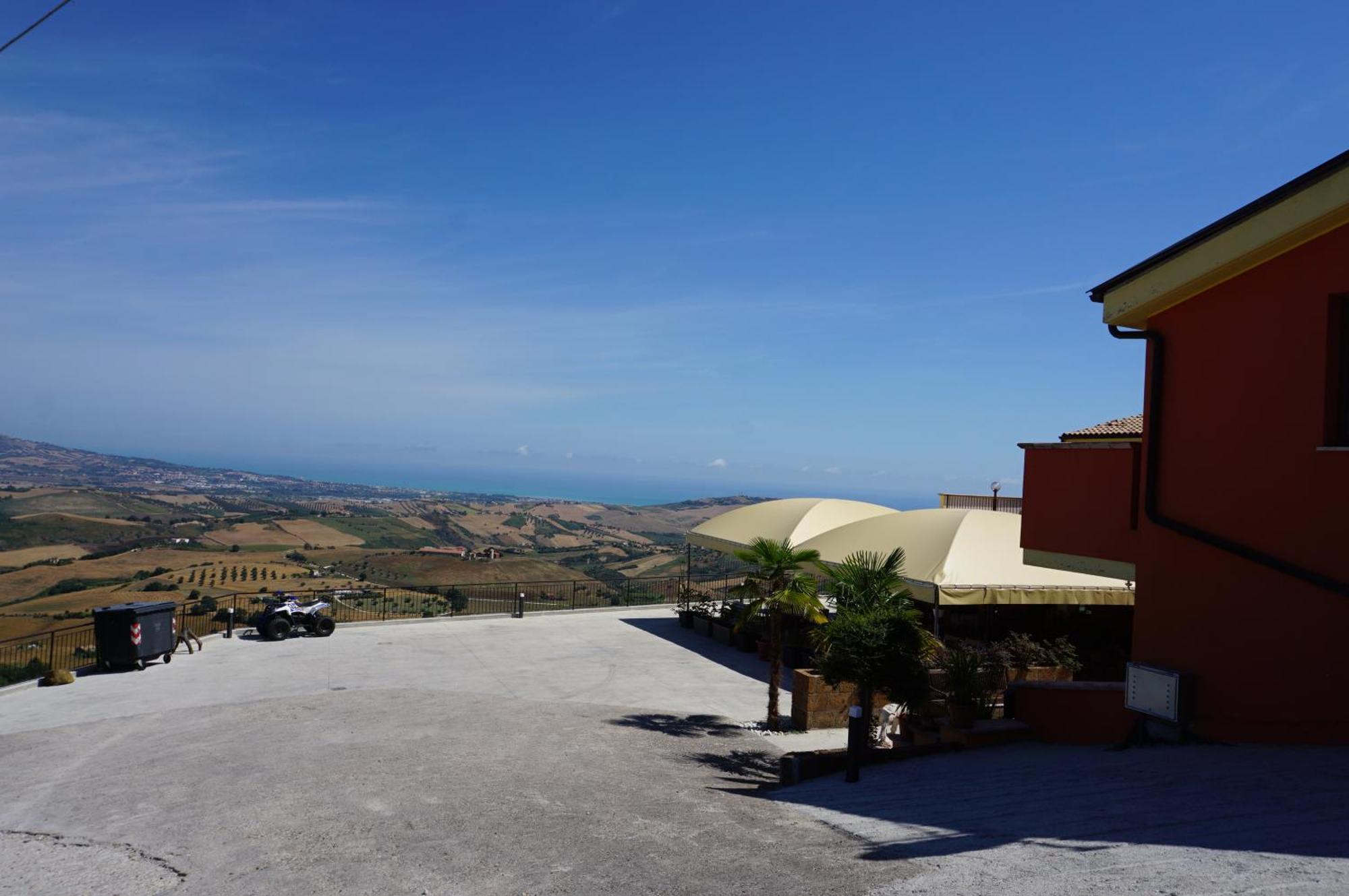アトリ La Terrazza Motta Bed & Breakfast エクステリア 写真