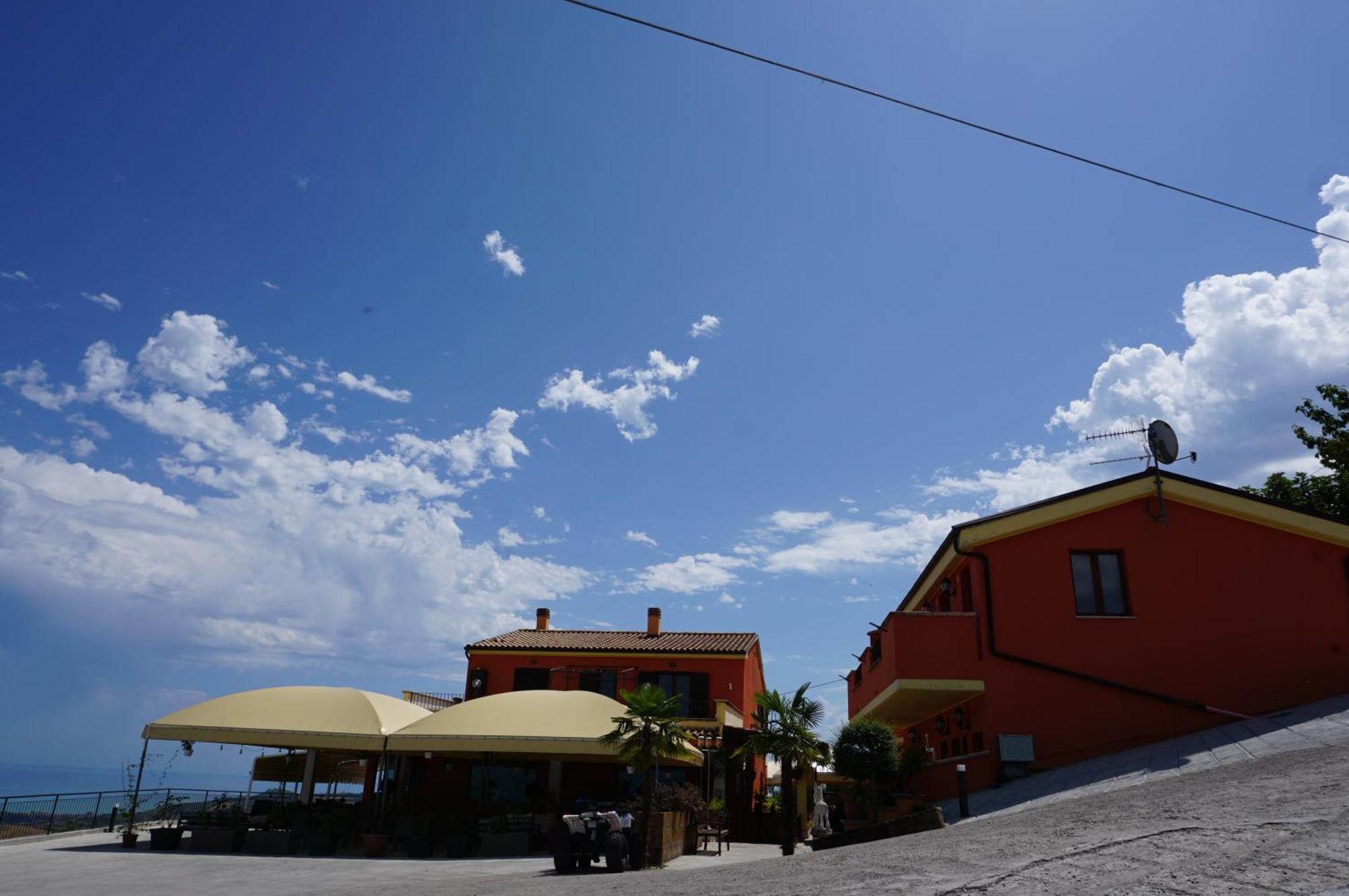アトリ La Terrazza Motta Bed & Breakfast エクステリア 写真