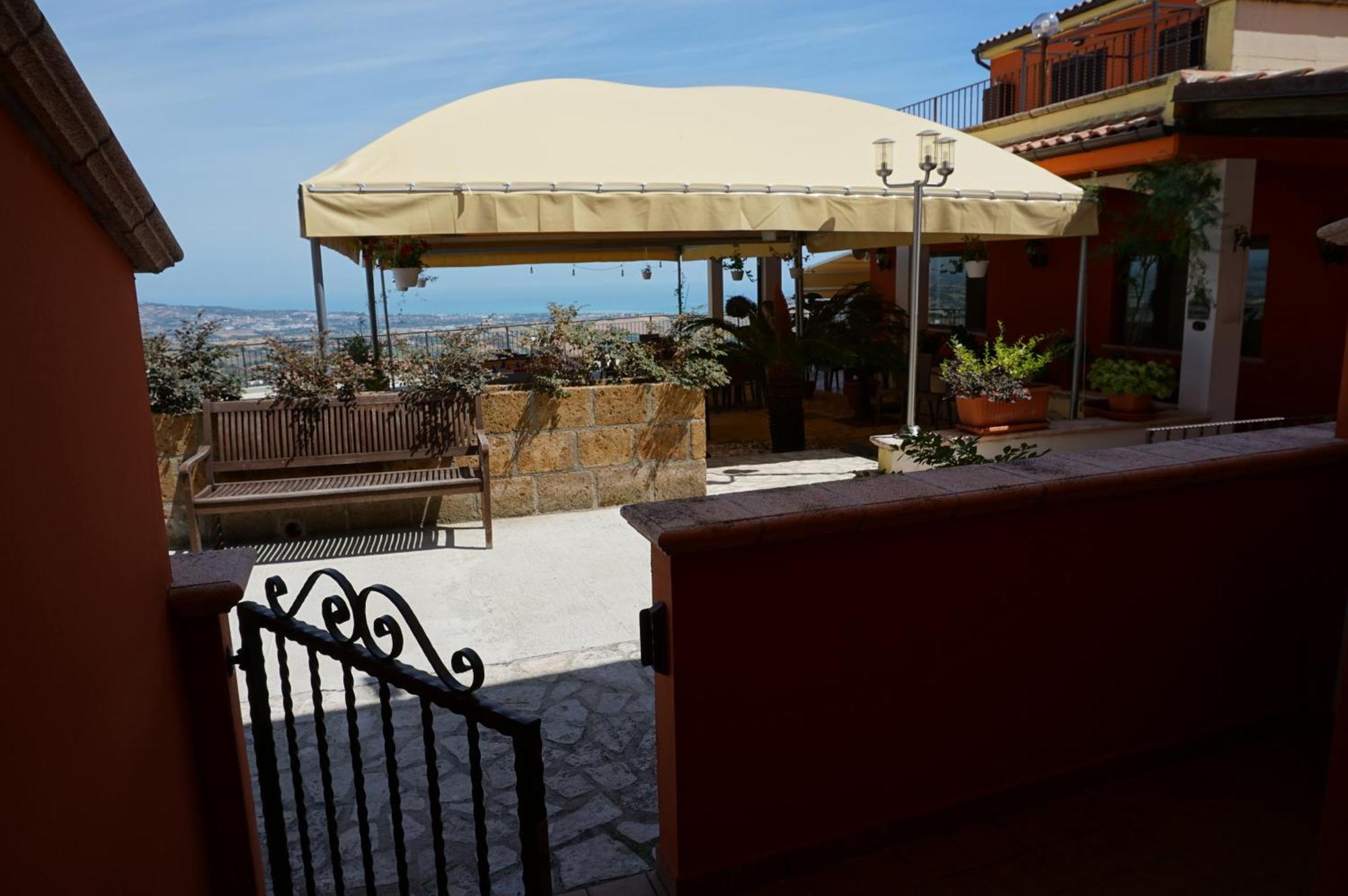 アトリ La Terrazza Motta Bed & Breakfast エクステリア 写真