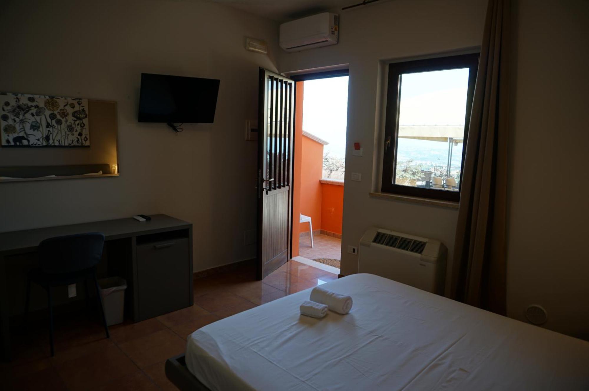アトリ La Terrazza Motta Bed & Breakfast エクステリア 写真